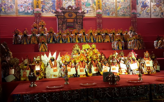 來自泰國、日本、中國大陸、新加坡等地，數有萬餘神尊共聚於內道壇