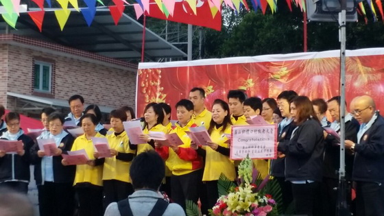 香港道教青年团为来宾唱歌助庆
