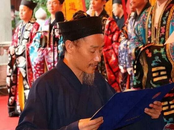 中國道教協會副會長孟至嶺道長宣讀《祈禱和平文》