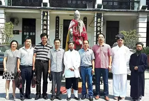 蔡甸區統戰部、教育局及市道協相關領導參加了協議簽訂儀式並合影留念